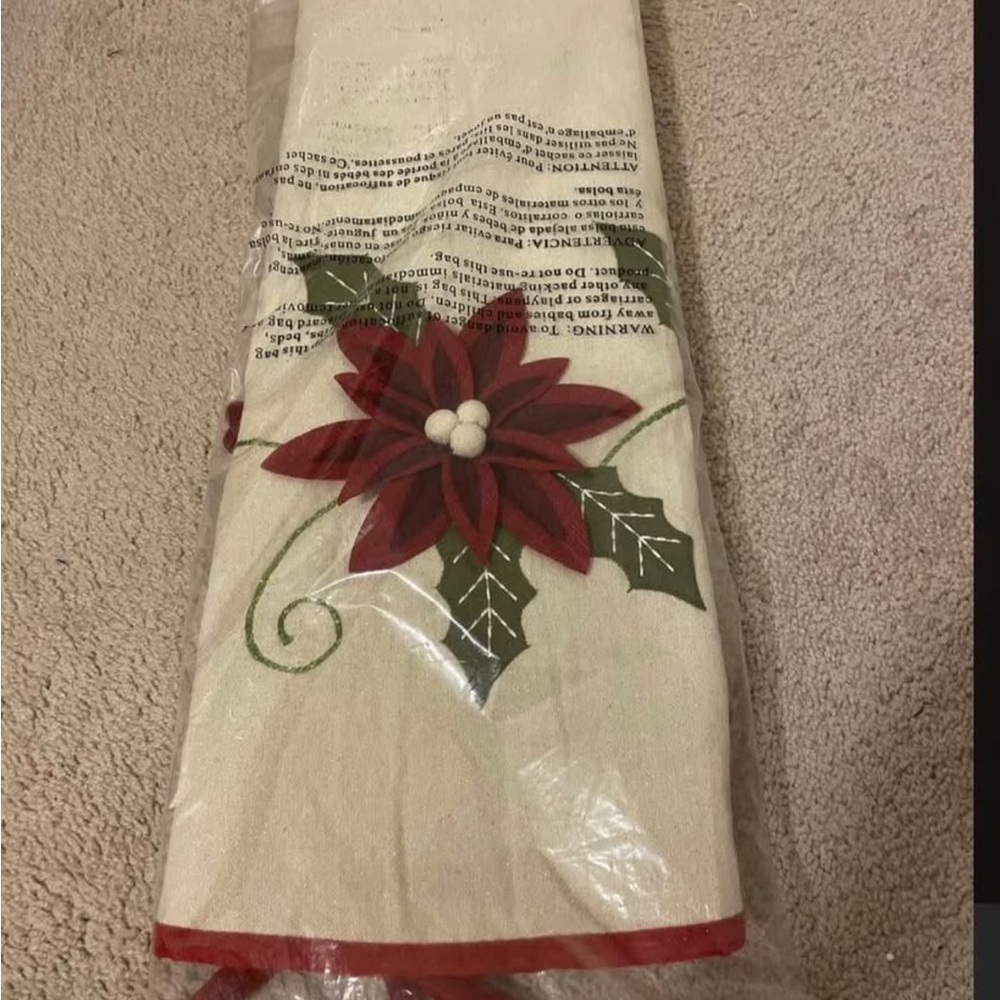 Holiday Living Red and Cream Tree Skirt